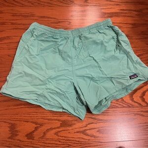 Patagonia Baggies shorts - Women’s Size Large - Turquoise Blue ￼
